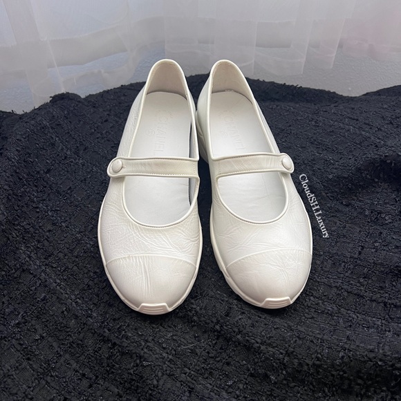 Auth Chanel G34464 White Leather Mary Janes Sneaker Shoes - Size 35.5 - Picture 1 of 14